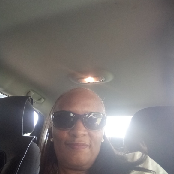 Meet your Posher, Debra - Picture 1 of 1